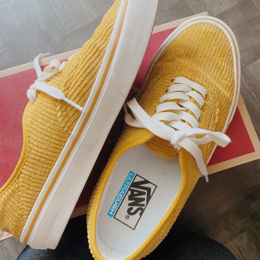 Vans Corduroy Authentic SF Shoes, Size 8.5, Yellow / Mustard